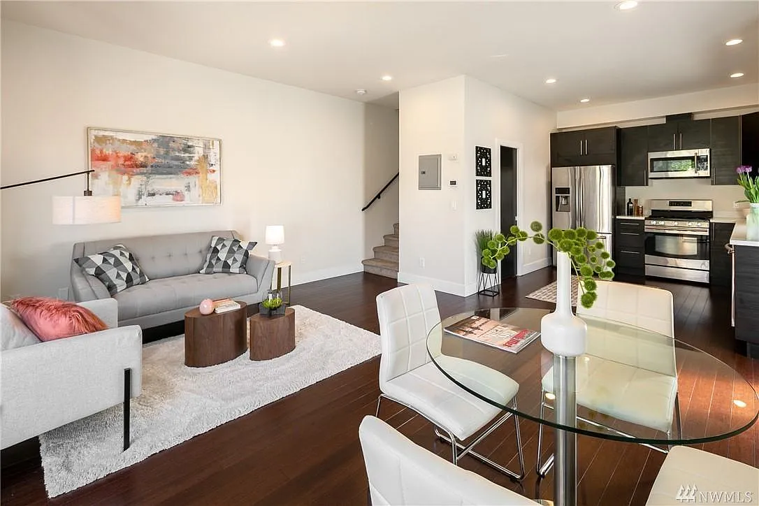 552 S Cloverdale St — Photo 3