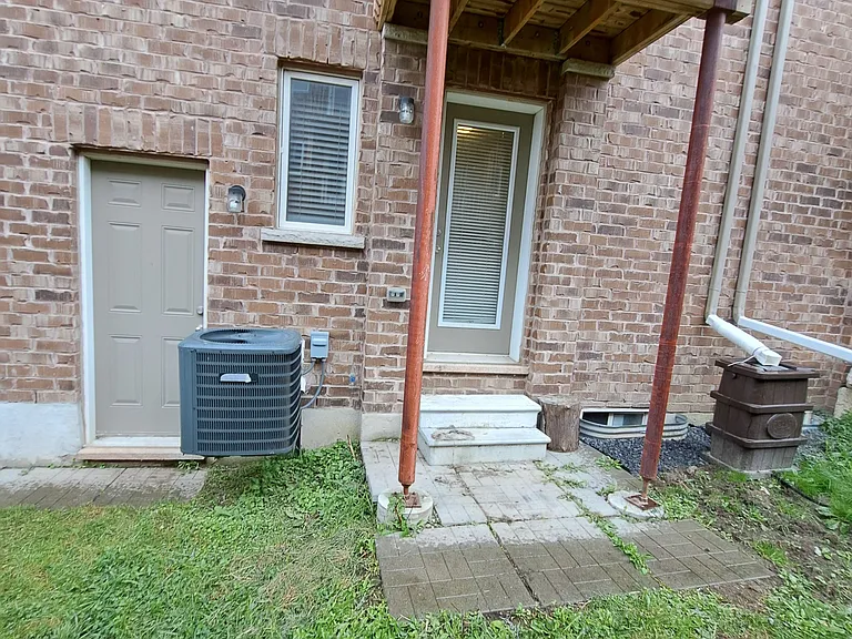 7 Roy Grove Way — Photo 37
