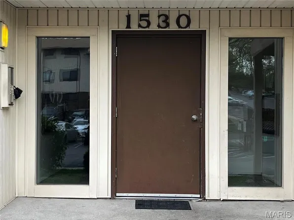 1530 Springlet Ct Unit 32, Florissant, MO 63033