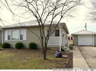 927 S Maple St, Eldon, MO 65026