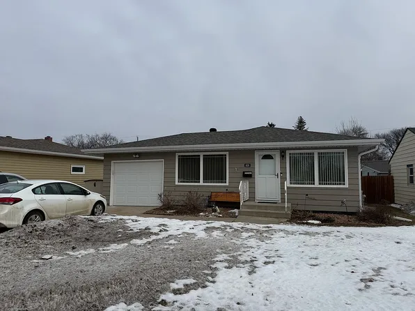 826 4th St N, Wahpeton, ND 58075