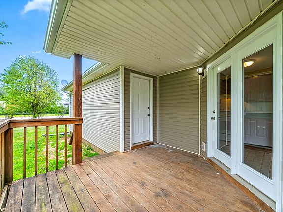 5th image of 253 Golden Pond Ave