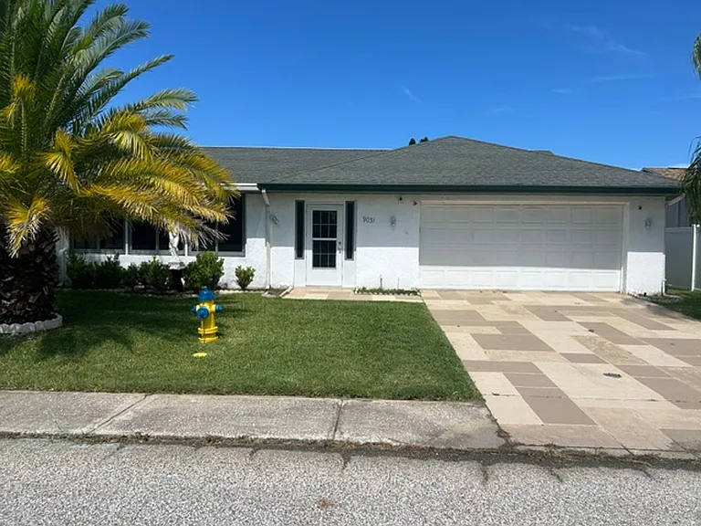 9031 Glen Moor Ln — Photo 1