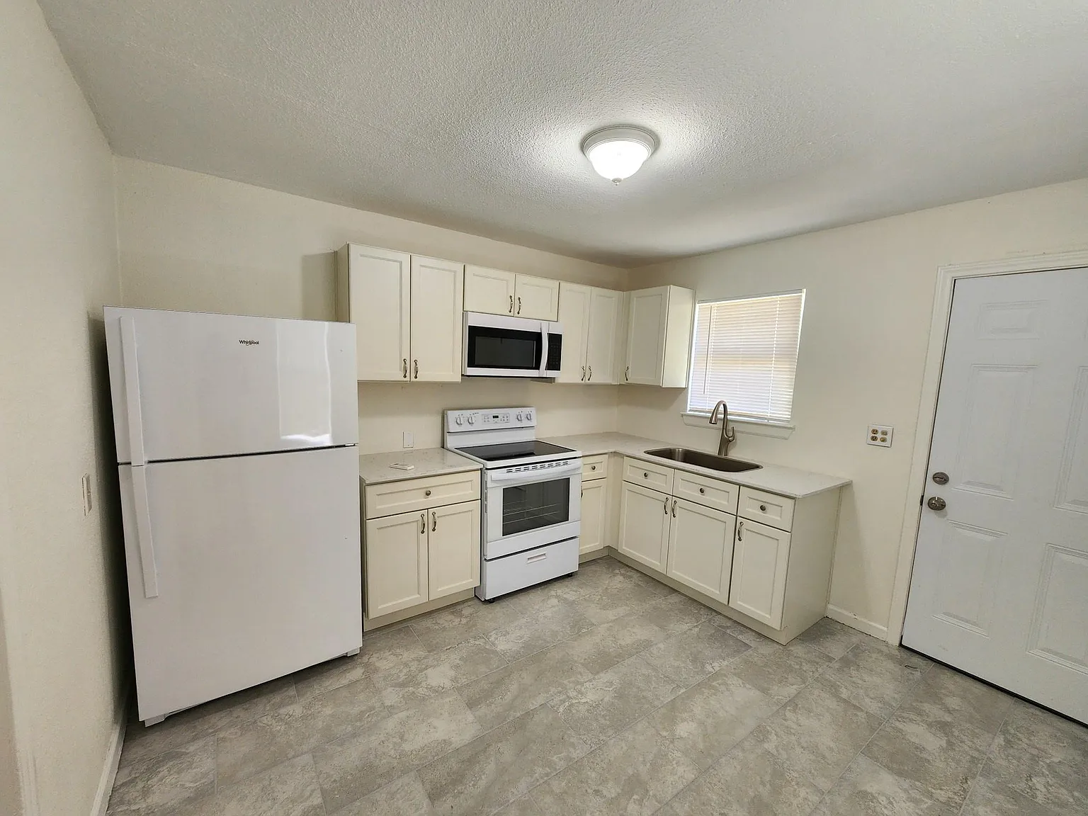 2 bed, 1.0 bath, 720 sqft, $1,529 — Photo 4