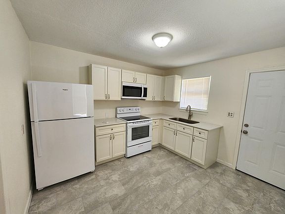 4th image of 112 1st Ave N