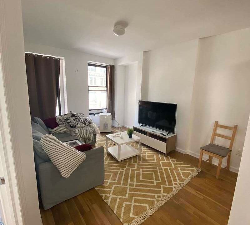 1st image of 200 W 14th St #3E