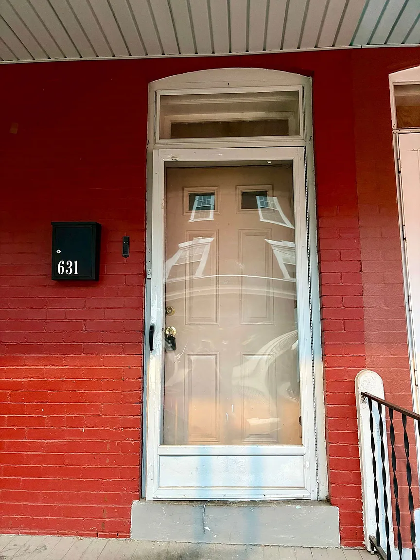 631 E Madison St photo 1