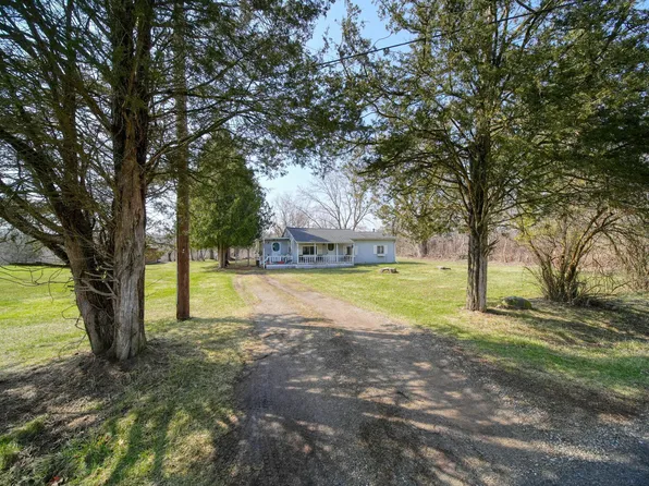 902 N Green Acres St, Jackson, MI 49201