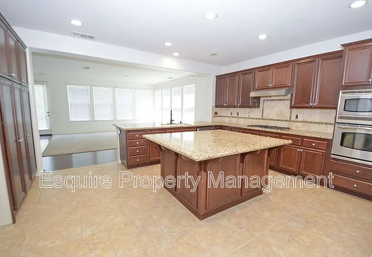13735 Blue Ridge Way — Photo 12