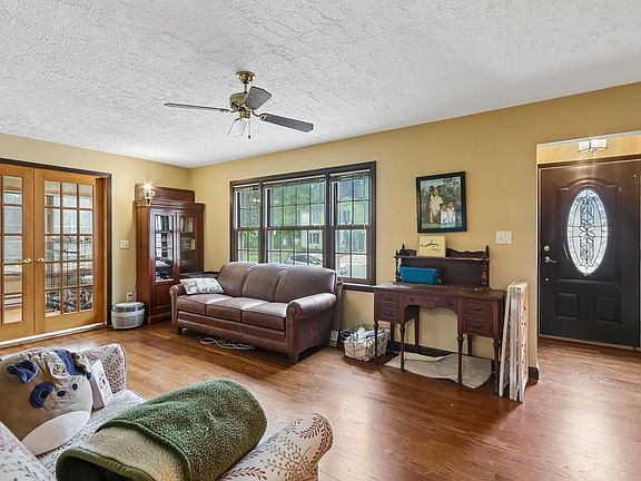 3rd image of 7008 Elmwood Ave