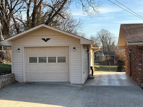 3rd image of 266 Bonnycastle Ave