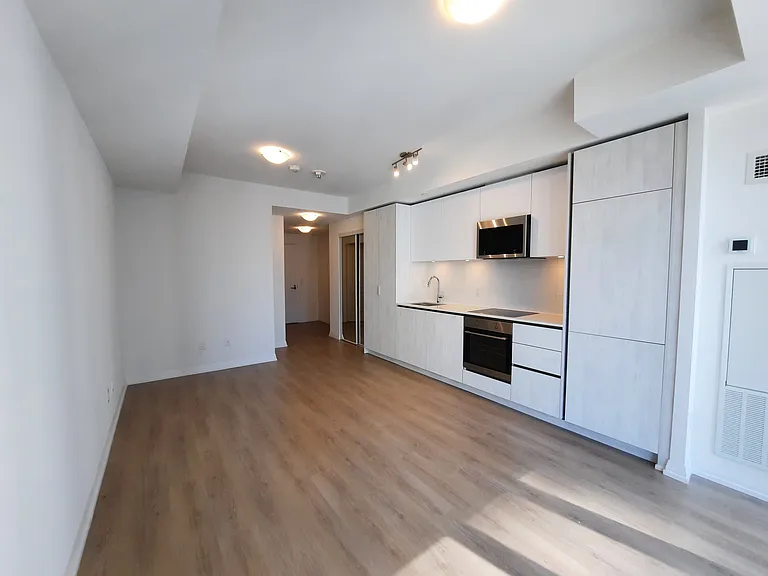 8 Widmer St — Photo 3