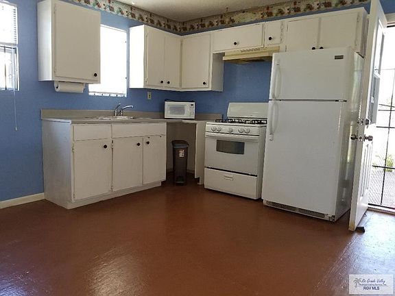 5th image of 3313 La Plaza Dr