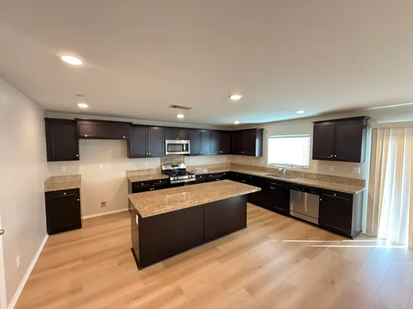 16951 Beachwood Ln, Fontana, CA 92336