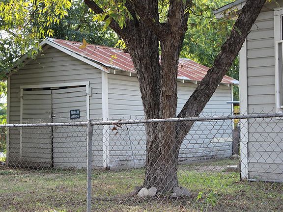3rd image of 202 Carle Ave