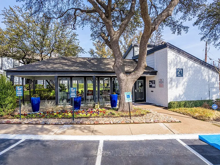 Keller Oaks — Photo 30