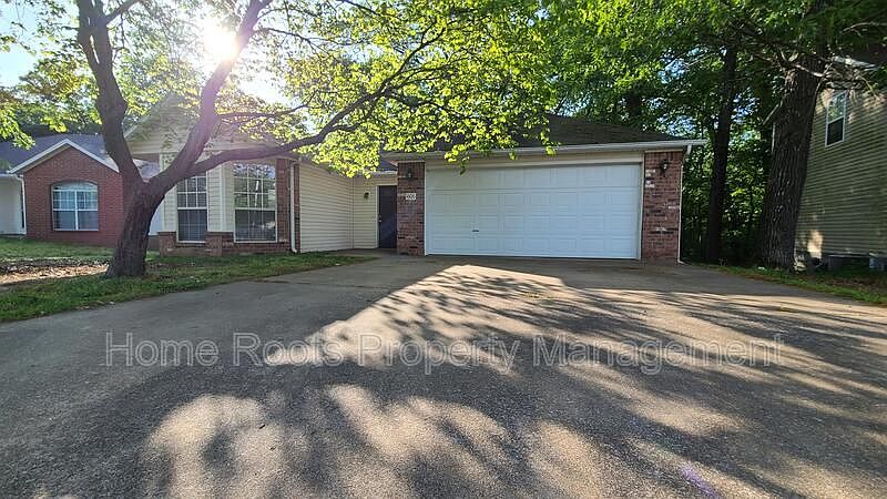 1st image of 1606 Crescent St