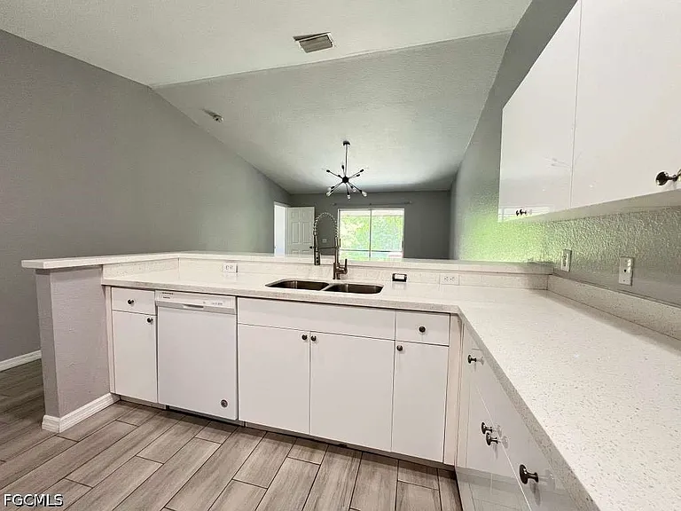 715 SE 24th Ave #715 — Photo 9