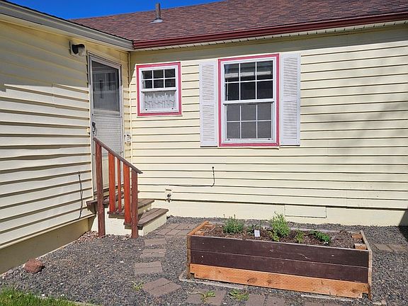 4th image of 302 SE 2nd St