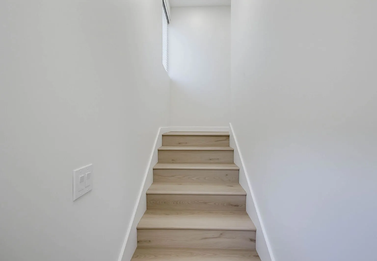 3 bed, 2.0 bath, 1199 sqft, $5,300 — Photo 4
