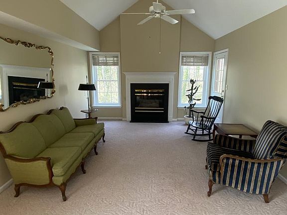 3rd image of 24 Grosvenor Ct #5