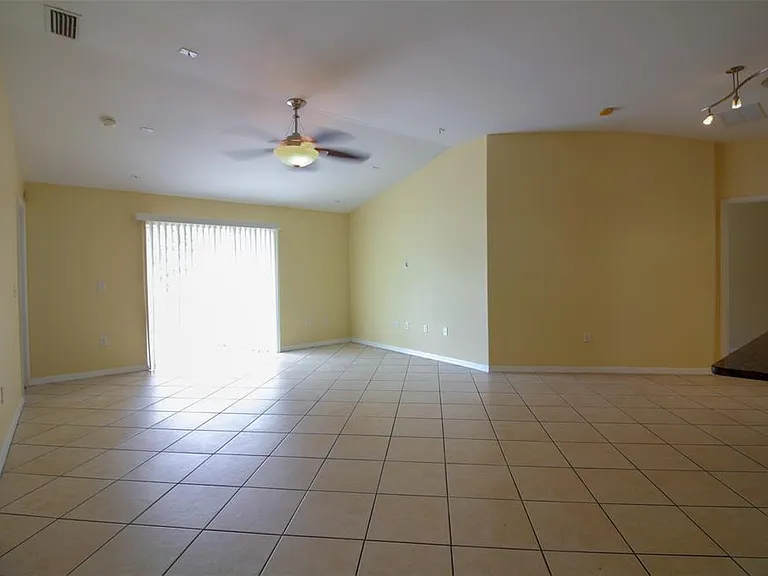 1702 Holton Rd — Photo 5
