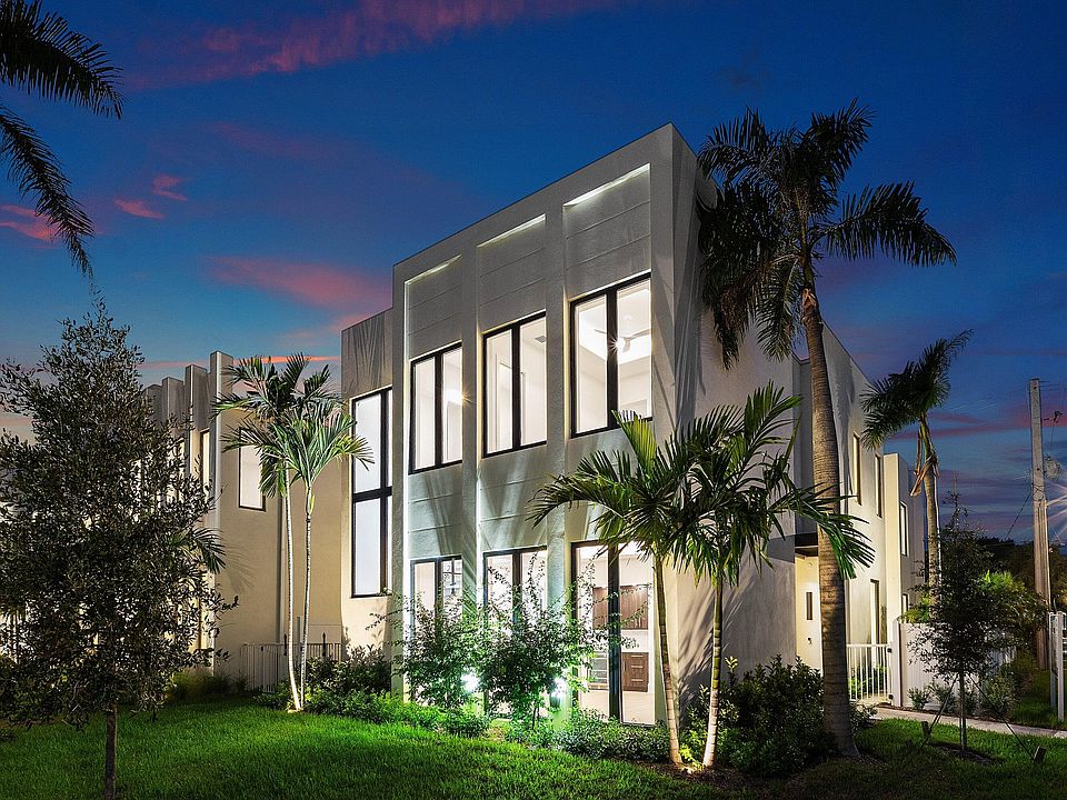 1st image of 735 SE 4th Avenue
