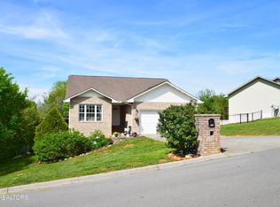 1756 Meadow Ridge Cir, Sevierville, TN 37862