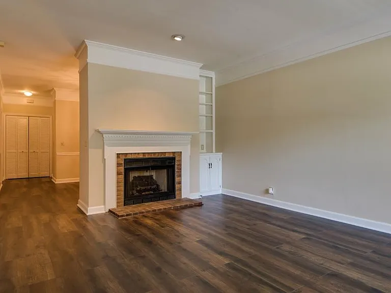 1215 Carriage Park Dr — Photo 3
