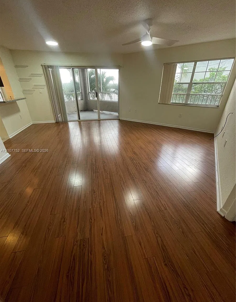 Lakeview Club Condo — Photo 3