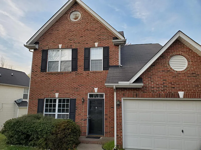 1122 Briarwood Dr — Photo 2