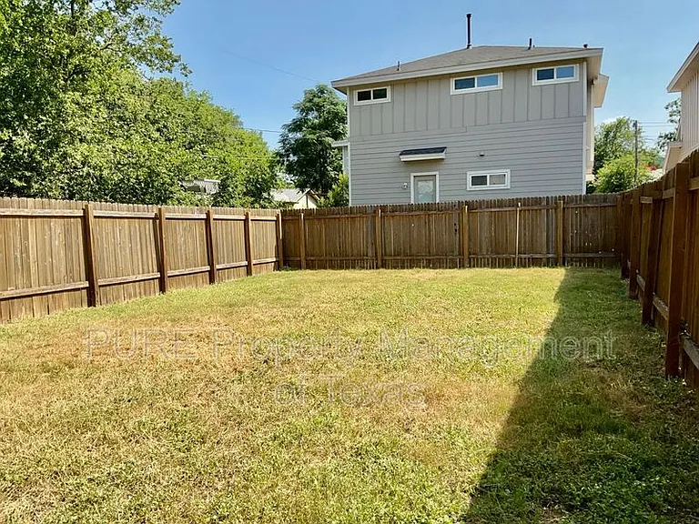 3301 Elija St #B — Photo 23