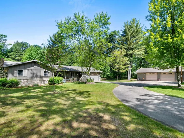 N6279 Lake Dr, Shawano, WI 54166