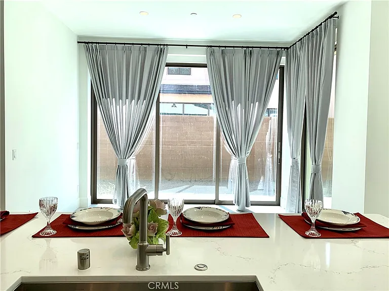 105 Sky Hts — Photo 14