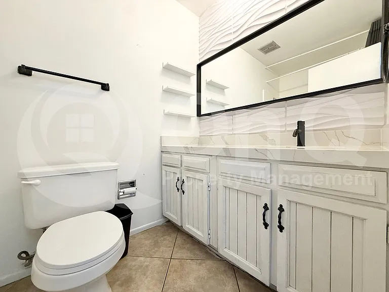 2439 E Elmwood St — Photo 20