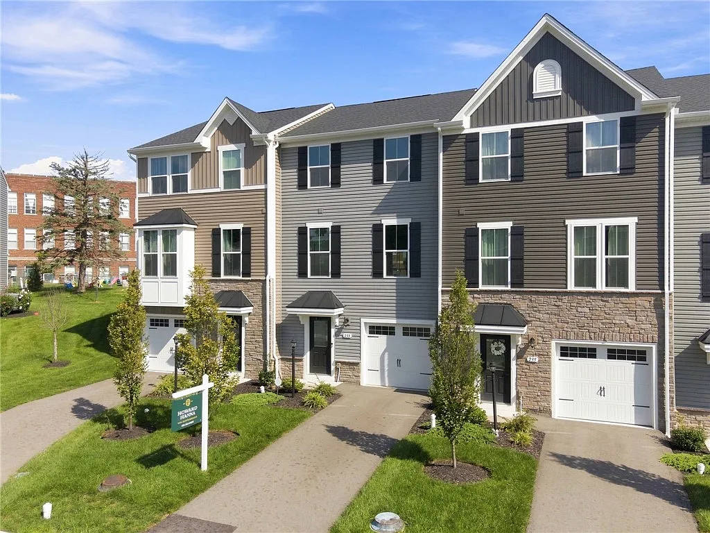 3 bed, 2.5 bath, 1539 sqft, $2,300 — Photo 3
