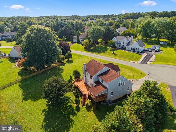 3rd image of 276 Manchester Ct