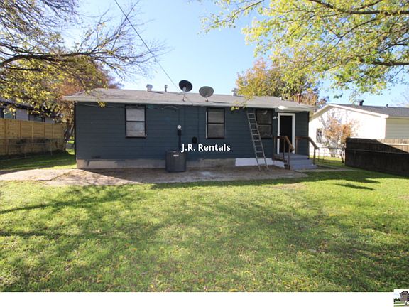 3rd image of 409 Short Ave
