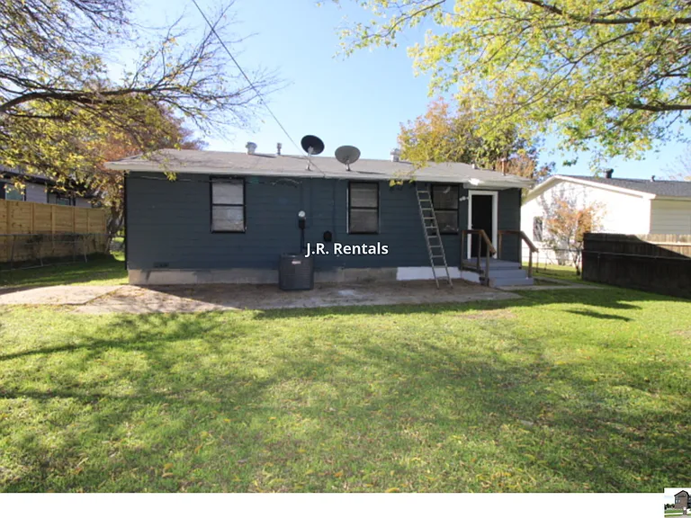 409 Short Ave — Photo 3