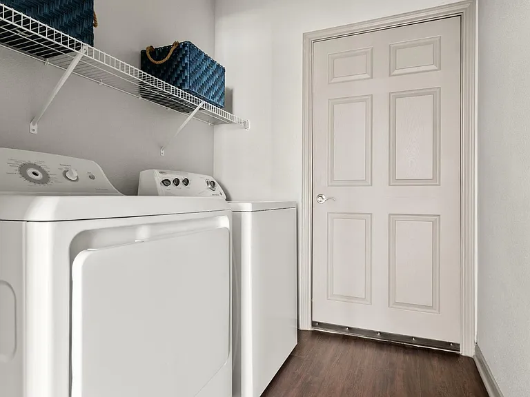 Avenues at Northpointe - Laundry Room