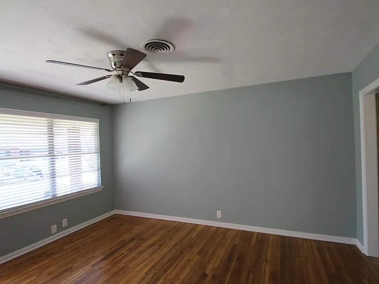 1921 Deborah Dr — Photo 6