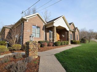 6500 Oak Valley Dr, Louisville, KY 40214