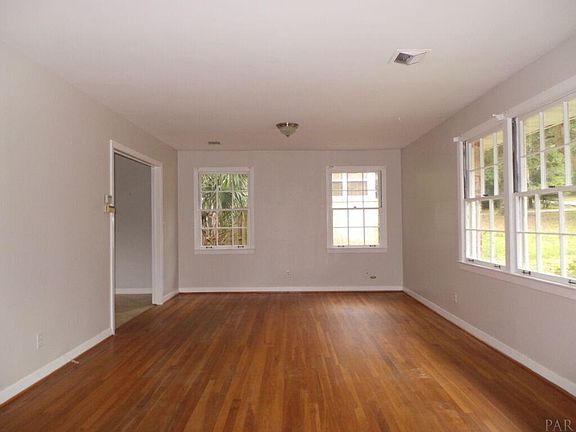 5th image of 3354 N 16th Ave