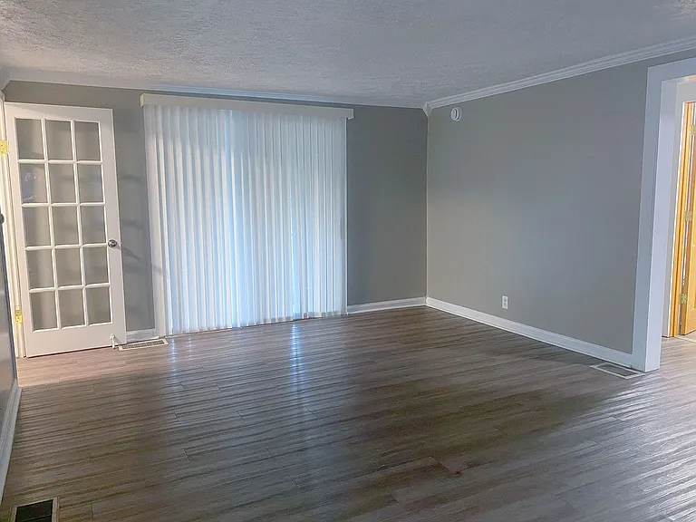 1514 W Walnut St — Photo 4
