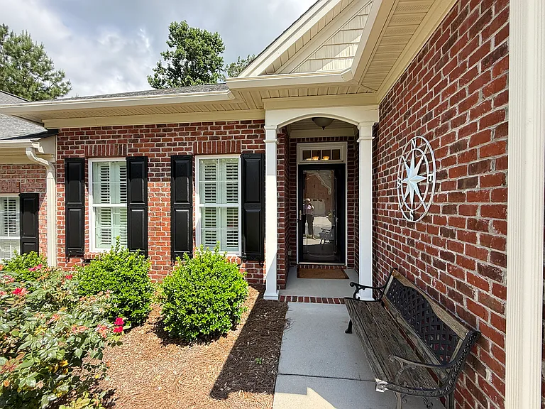 1102 Kinloch Dr — Photo 2