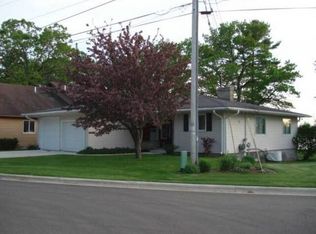 685 Wolf River Ave, Shawano, WI 54166