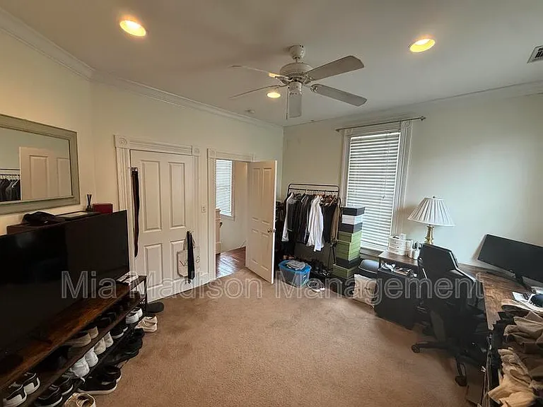 304 E 33rd St — Photo 16
