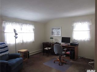 196 Mill Rd, Holbrook, NY 11741