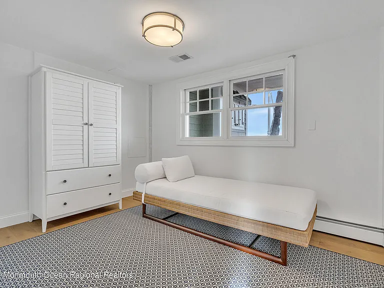 706 Morven Ter — Photo 54