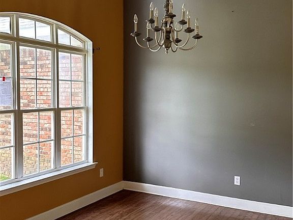 3rd image of 4840 Crosshill Ln